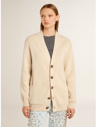 Cardigan da donna di colore beige con scritta 'Golden' sul retro