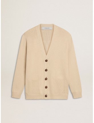 Cardigan da uomo di colore beige con scritta 'Golden' sul retro