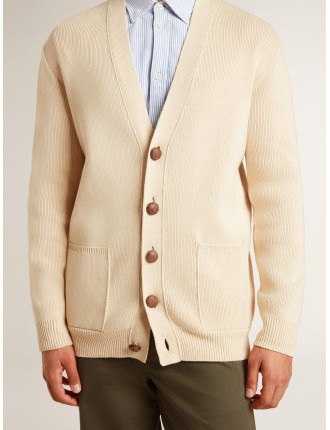 Cardigan da uomo di colore beige con scritta 'Golden' sul retro