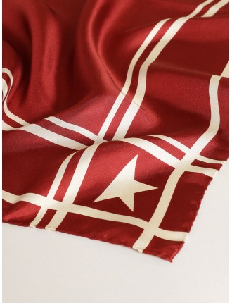 Foulard rosso con righe e stelle bianche a contrasto