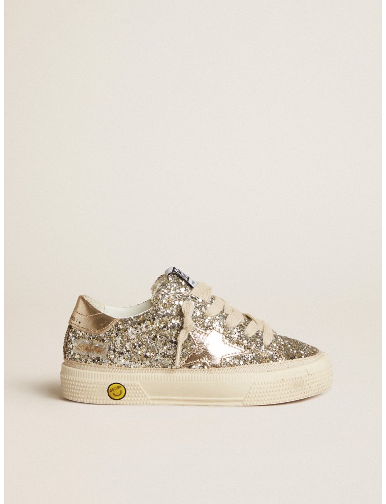 May Young in glitter platino con stella e talloncino in pelle laminata