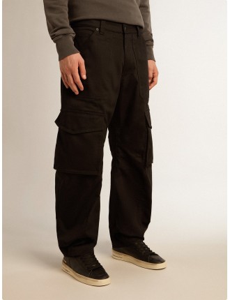 Pantalone cargo di colore nero