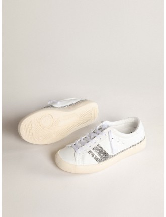 Sneaker Yatay Model 1B sostenibile con tomaia bio-based bianca e Y in glitter argento riciclato