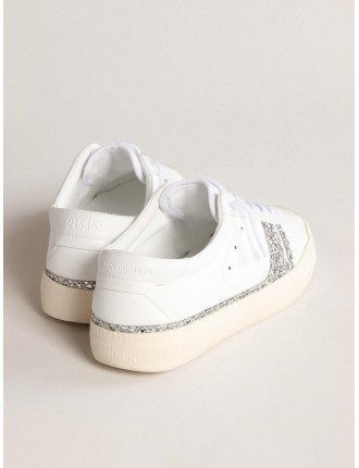 Sneaker Yatay Model 1B sostenibile con tomaia bio-based bianca e Y in glitter argento riciclato