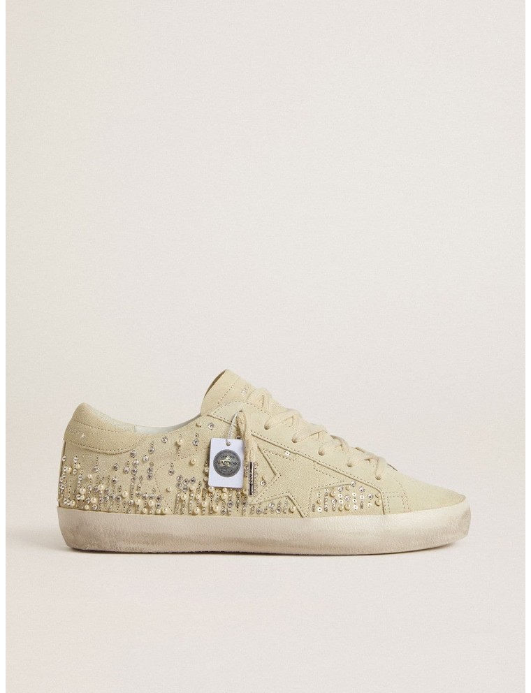 Super-Star Donna in suede beige con perle e cristalli Swarovski