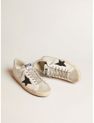 Super-Star in pelle bianca con stella in pelle nabuk nera e talloncino in pelle laminata argento