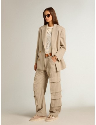 Blazer doppiopetto di colore beige da donna con chiusura a bottoni